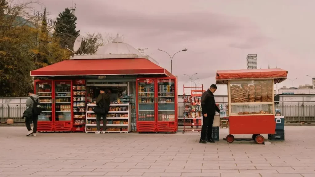 Istanbul newsagent and food stand highlighting portable charging kiosks benefits.