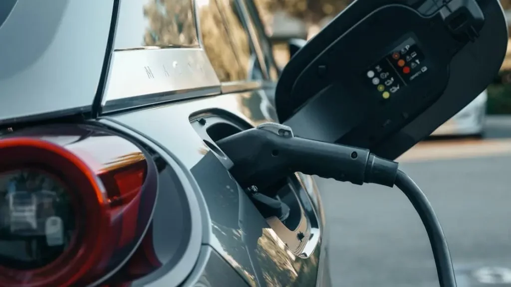 Electric vehicle charging with tap-to-pay, showcasing why customers love tap-to-pay charging solutions.